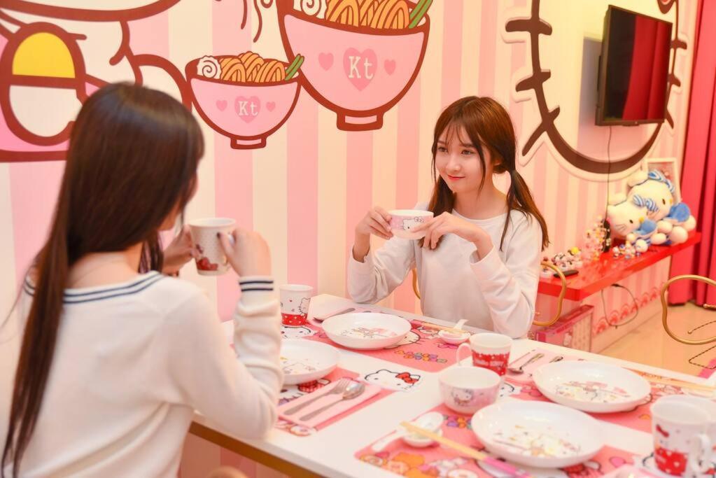 Play At Hello Kitty Kawaii Fun House *